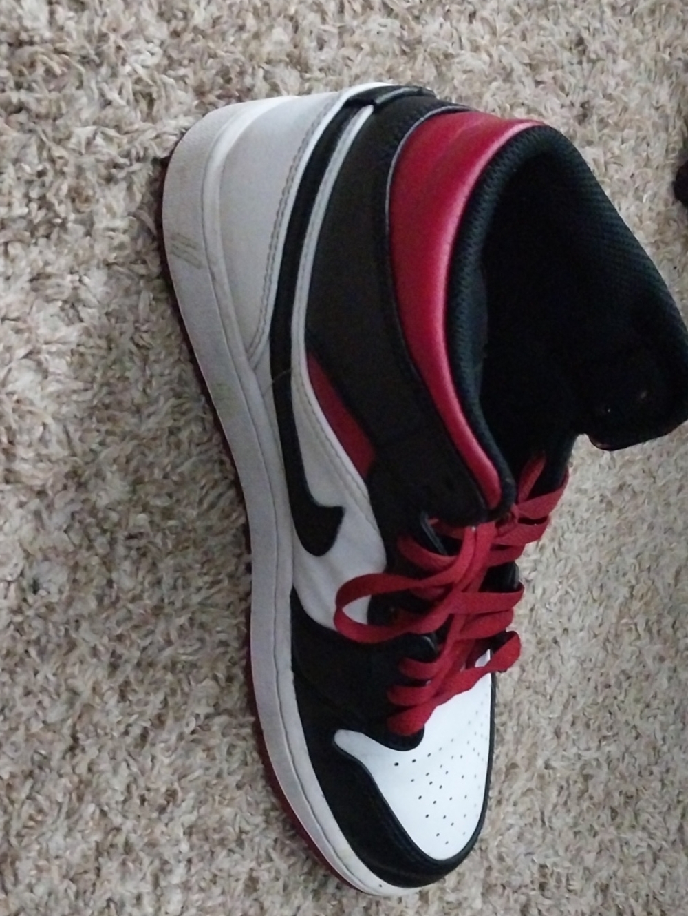 Nike Men's Black White and Red Mid-Top Sneakers